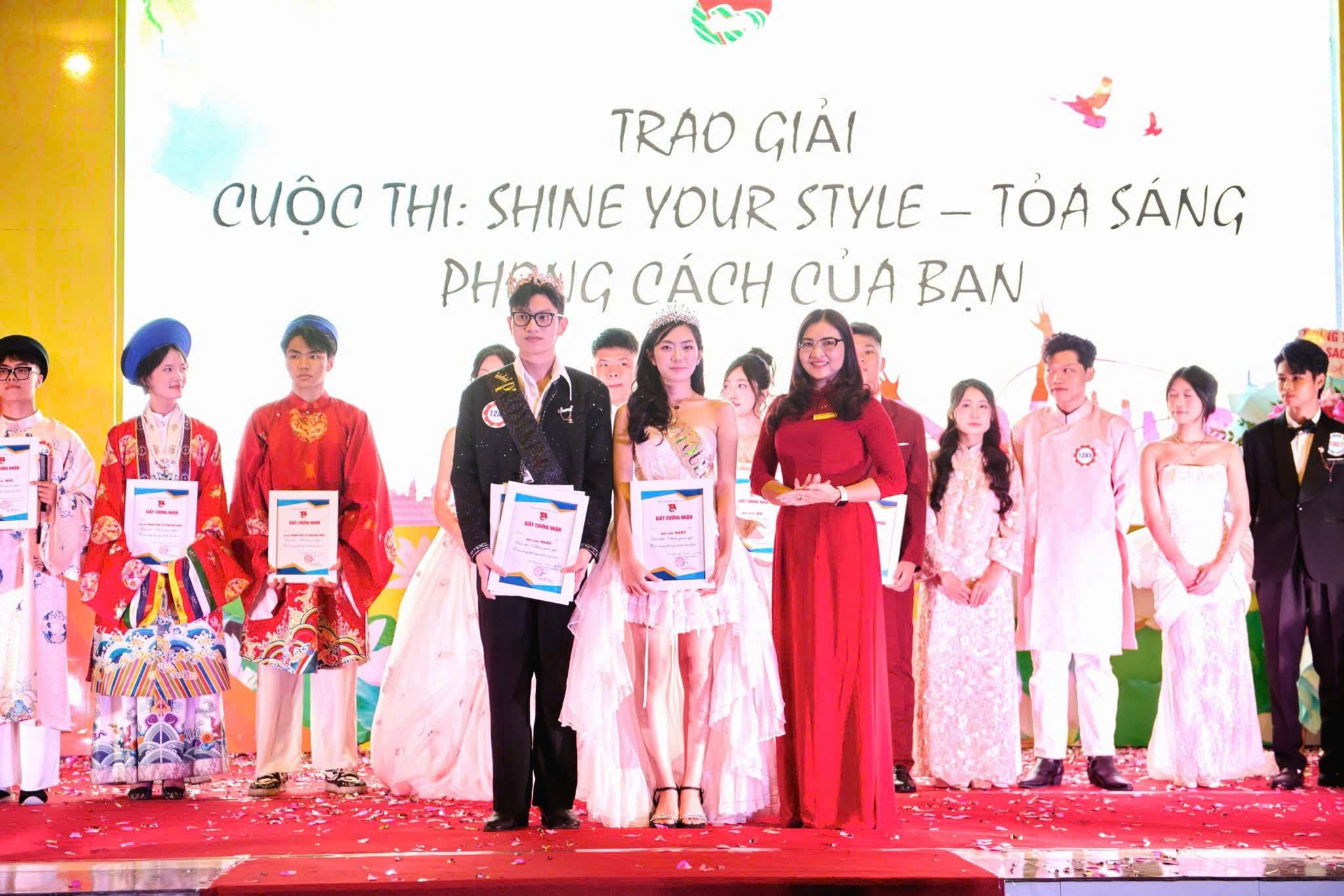 Học sinh duyên dáng An Hải