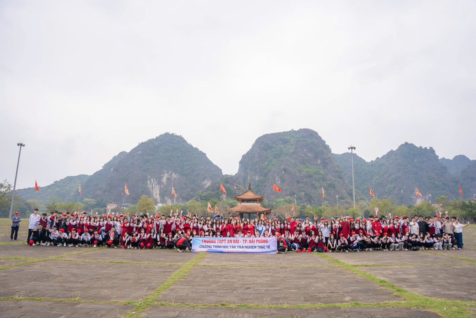 Chuyến dâng hương và học tập trải nghiệm ý nghĩa tại Đền Trạng Trình Nguyễn Bỉnh Khiêm, Cố đô Hoa Lư và Khu du lịch sinh thái Thung Nham.