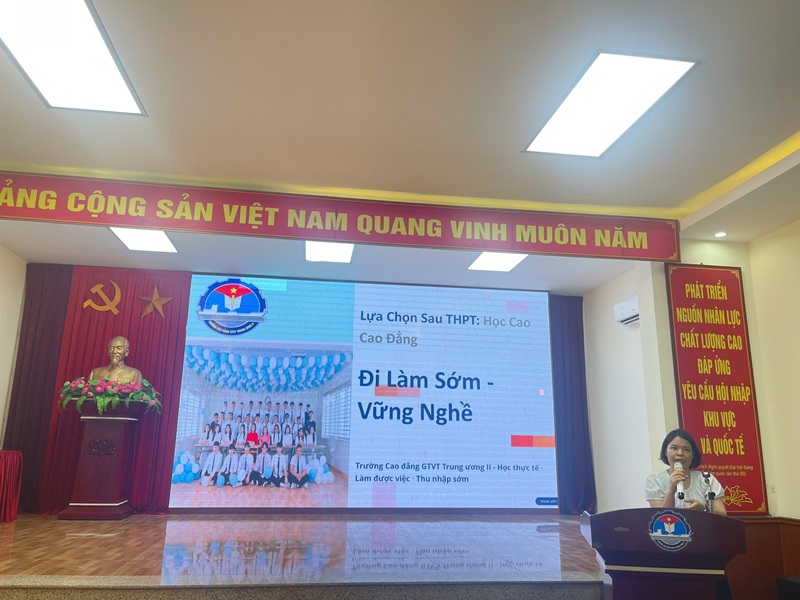 Ngày hội trải nghiệm – Định hướng nghề nghiệp cho học sinh Khối 12